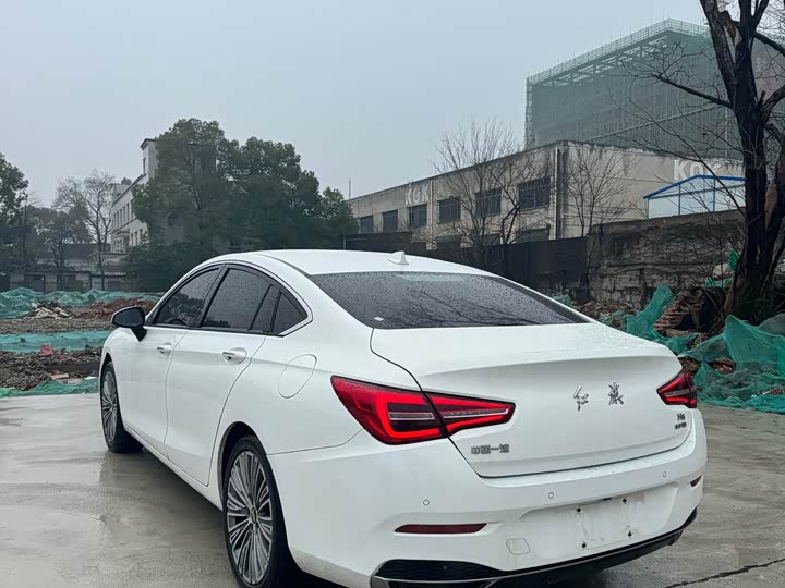 Фото 9 - Hongqi H5