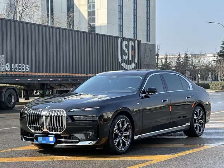 Фото 1 - BMW 7 Series