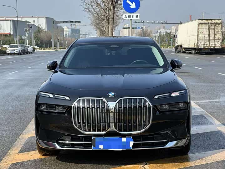 Фото 2 - BMW 7 Series