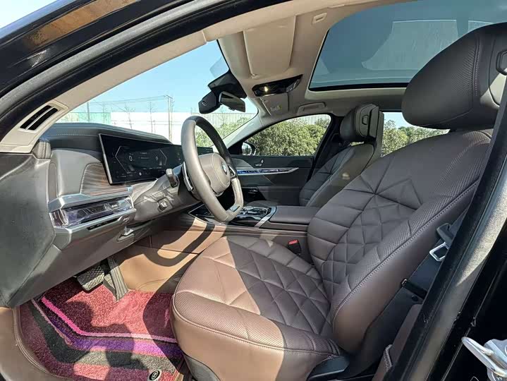 Фото 3 - BMW 7 Series