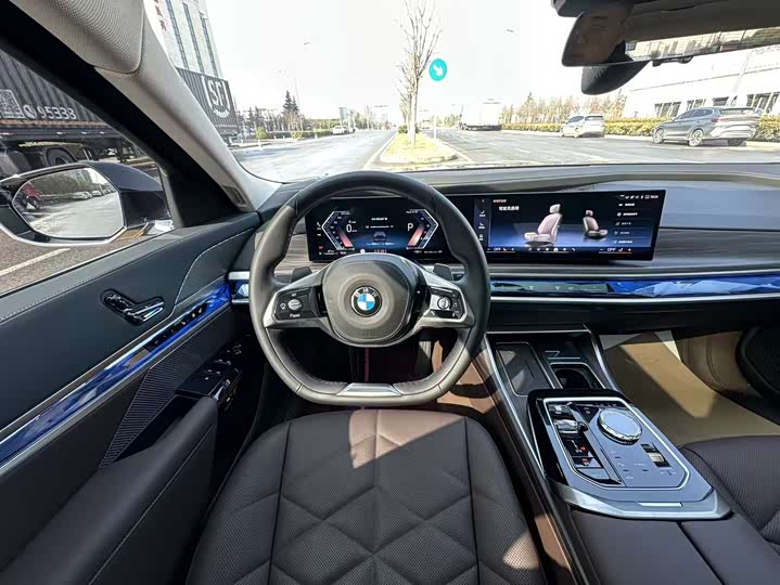 Фото 4 - BMW 7 Series