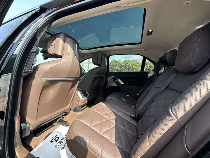 Фото 6 - BMW 7 Series