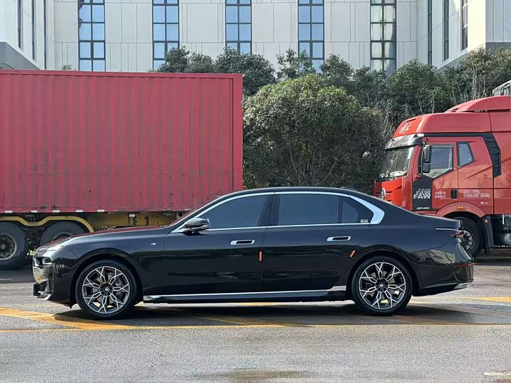 Фото 7 - BMW 7 Series