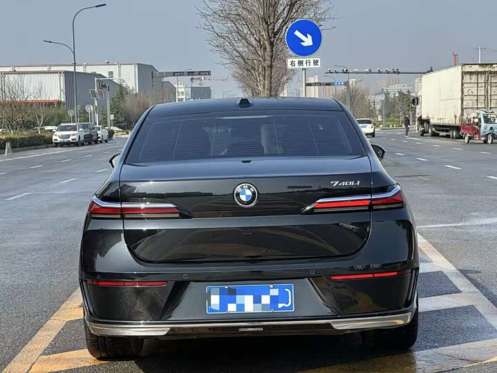 Фото 8 - BMW 7 Series