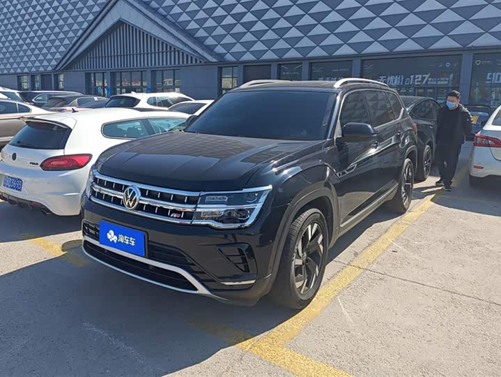 Photo 1 - Volkswagen Teramont Pro