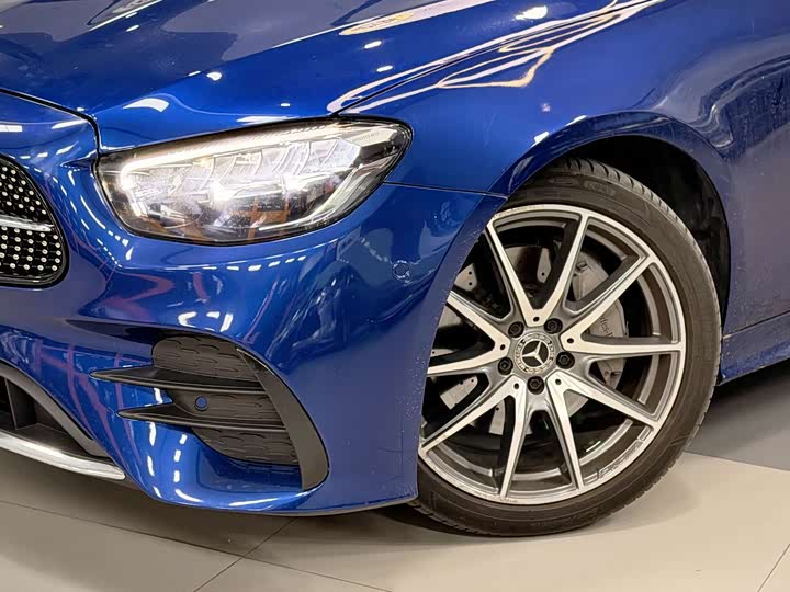 Фото 3 - Mercedes-Benz E-Class