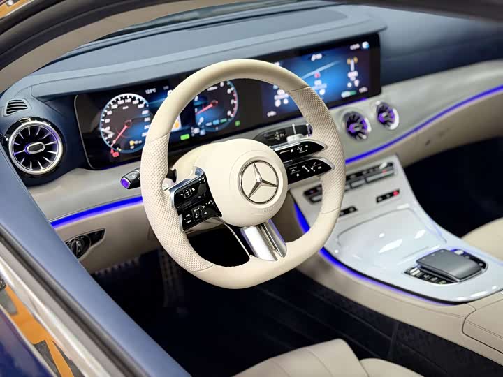 Фото 5 - Mercedes-Benz E-Class