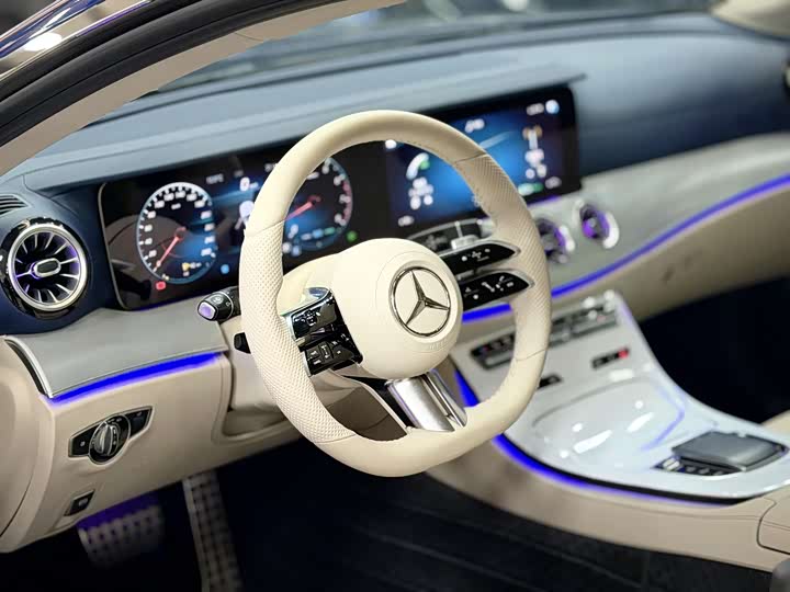 Фото 6 - Mercedes-Benz E-Class