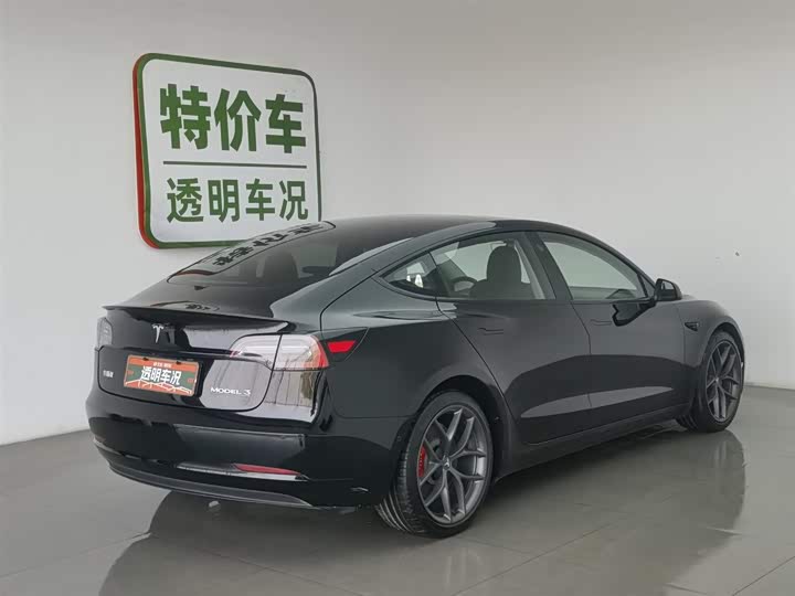 Фото 2 - Tesla Model 3