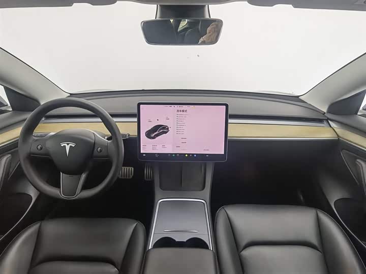 Фото 5 - Tesla Model 3