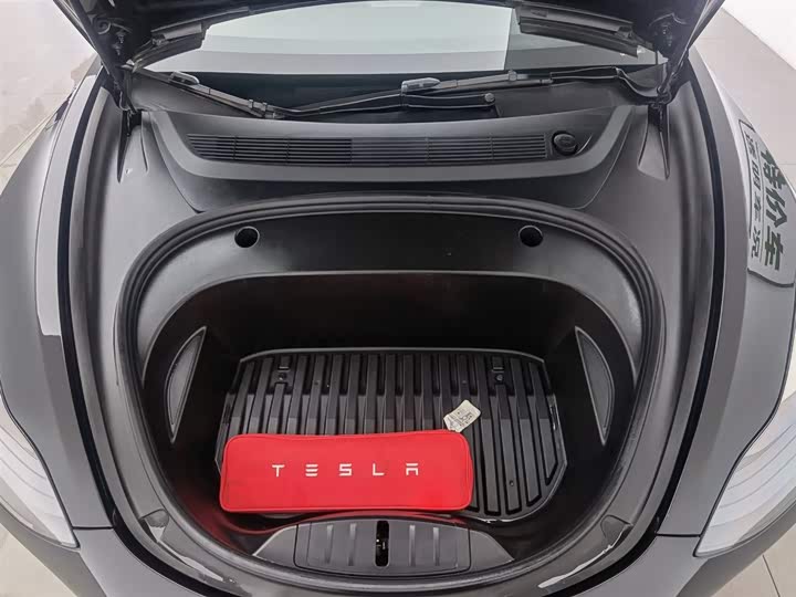 Фото 6 - Tesla Model 3
