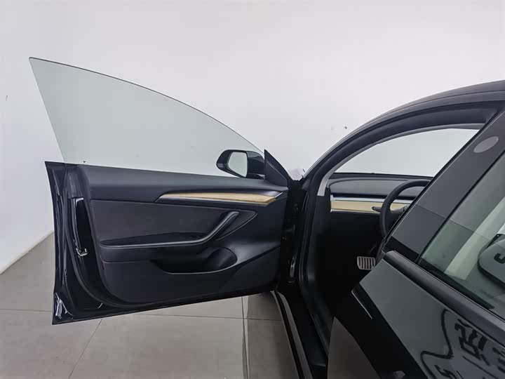 Фото 8 - Tesla Model 3