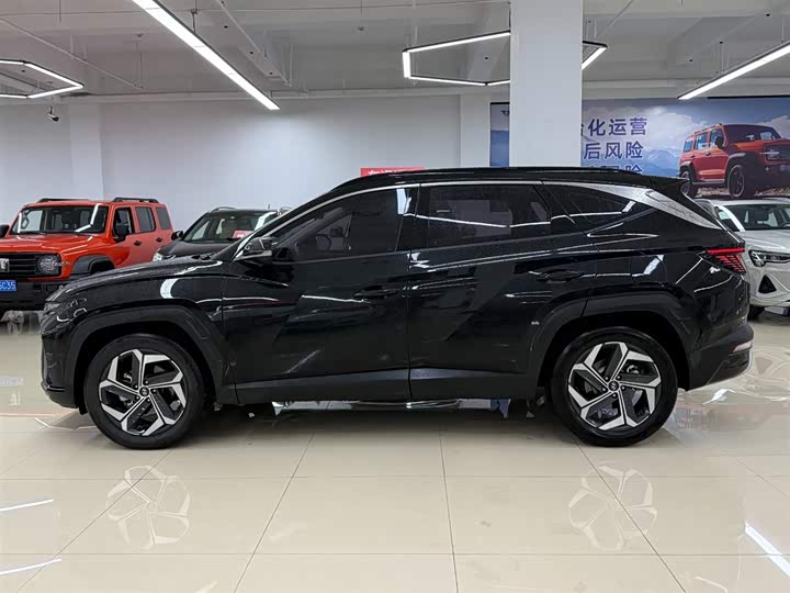 Фото 3 - Hyundai Tucson L