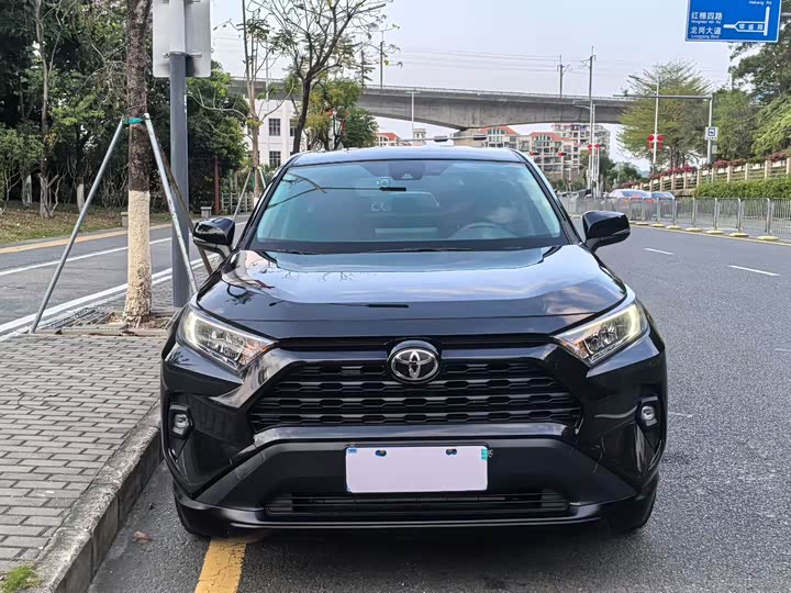 Фото 2 - Toyota RAV4