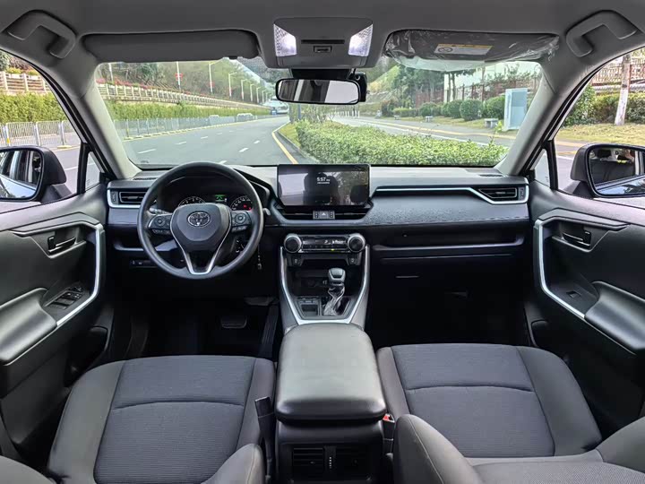 Фото 6 - Toyota RAV4