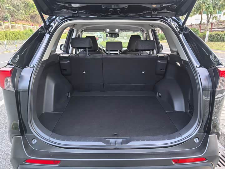 Фото 9 - Toyota RAV4