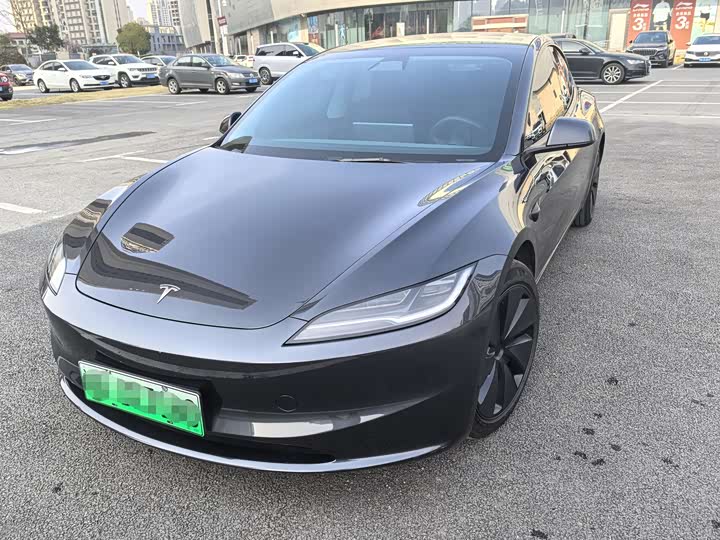 Фото 1 - Tesla Model 3