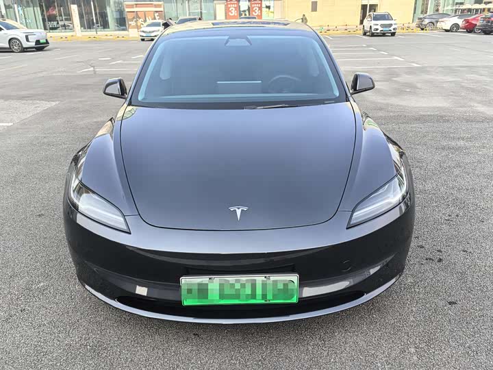 Фото 2 - Tesla Model 3