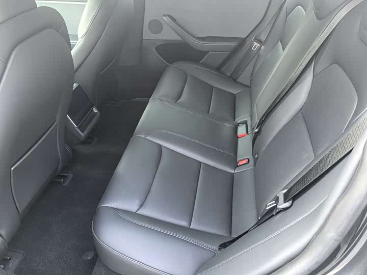 Фото 4 - Tesla Model 3