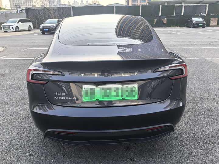 Фото 8 - Tesla Model 3