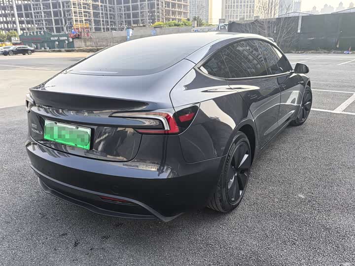 Фото 9 - Tesla Model 3