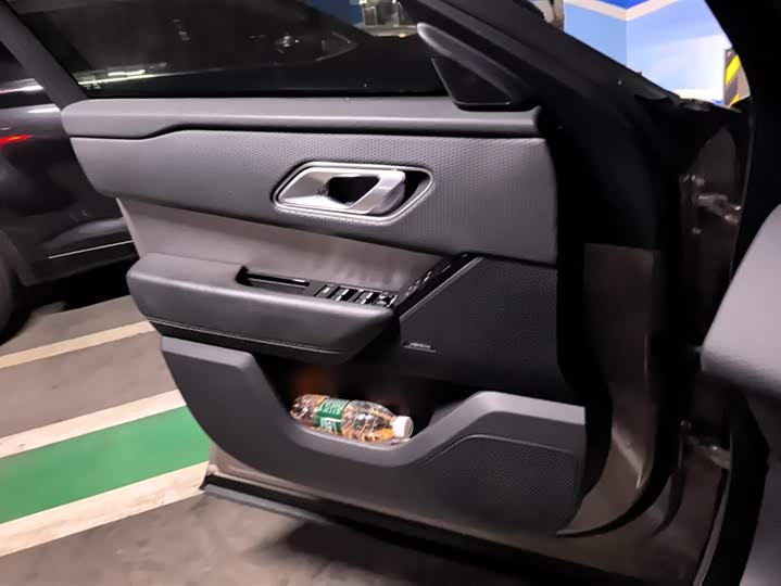 Photo 7 - Land Rover Range Rover Velar