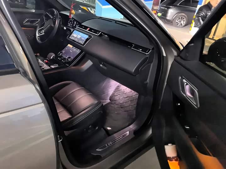 Photo 8 - Land Rover Range Rover Velar