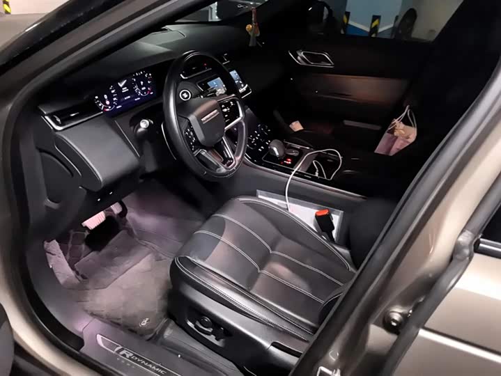 Photo 9 - Land Rover Range Rover Velar