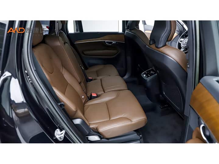 Фото 8 - Volvo XC90