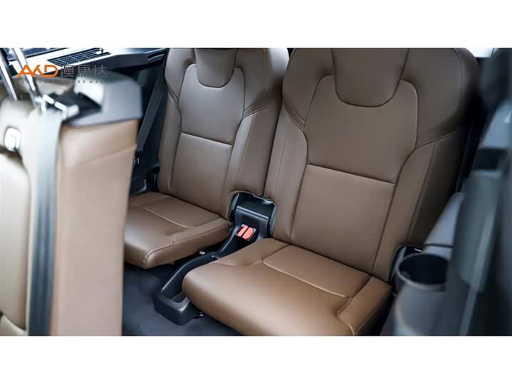 Фото 9 - Volvo XC90