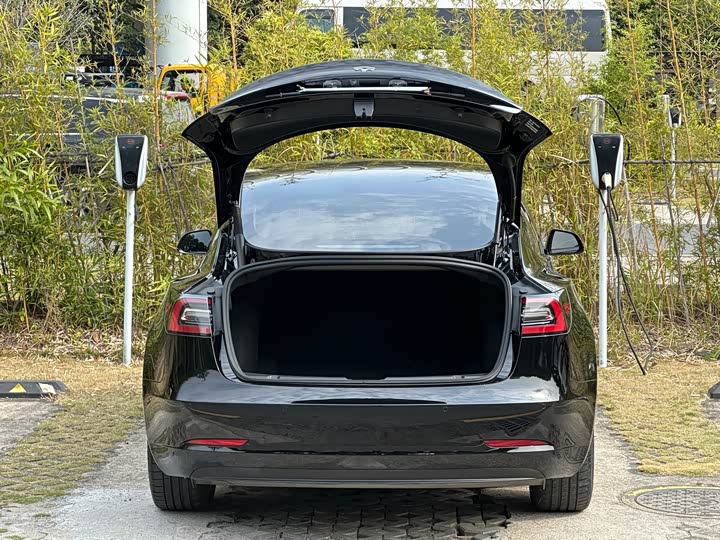 Фото 9 - Tesla Model 3