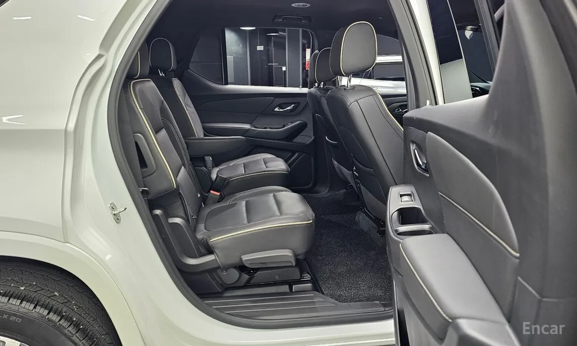 Photo 12 - Chevrolet Traverse