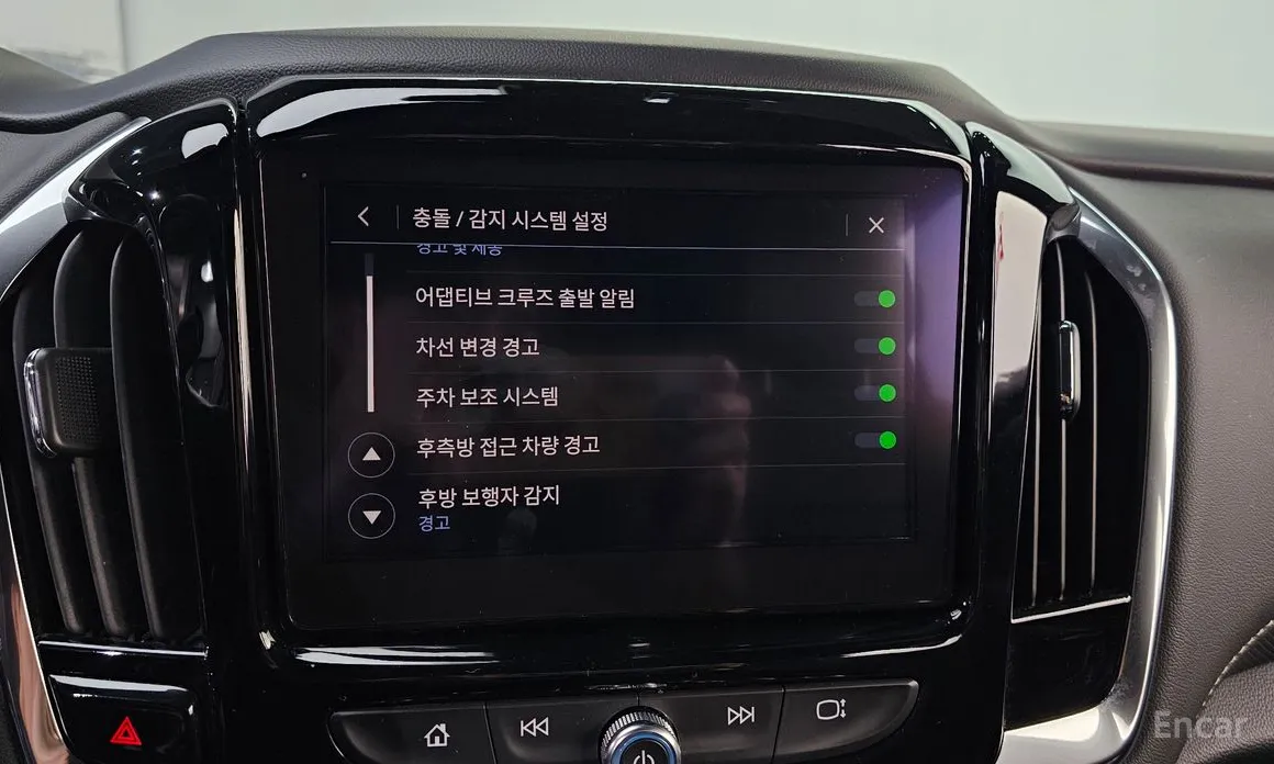 Photo 16 - Chevrolet Traverse