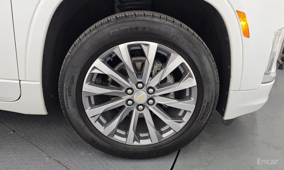 Photo 5 - Chevrolet Traverse