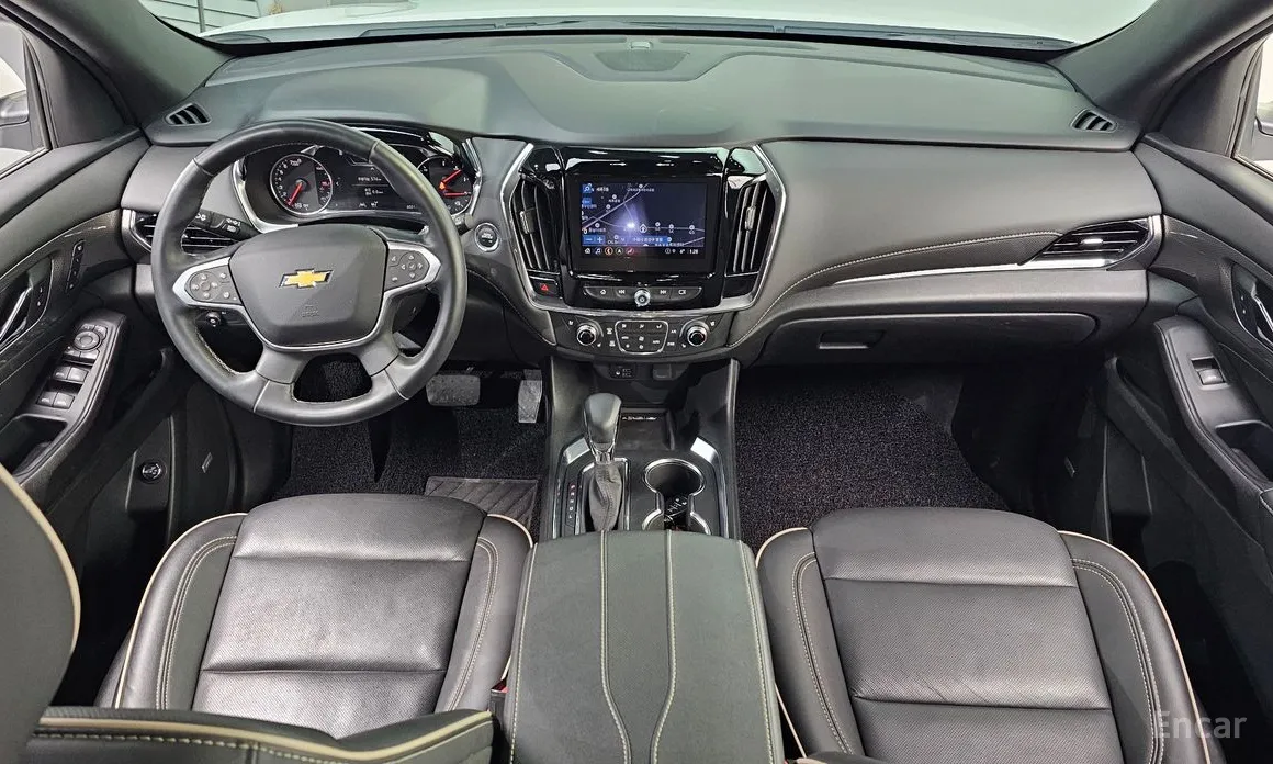 Photo 7 - Chevrolet Traverse