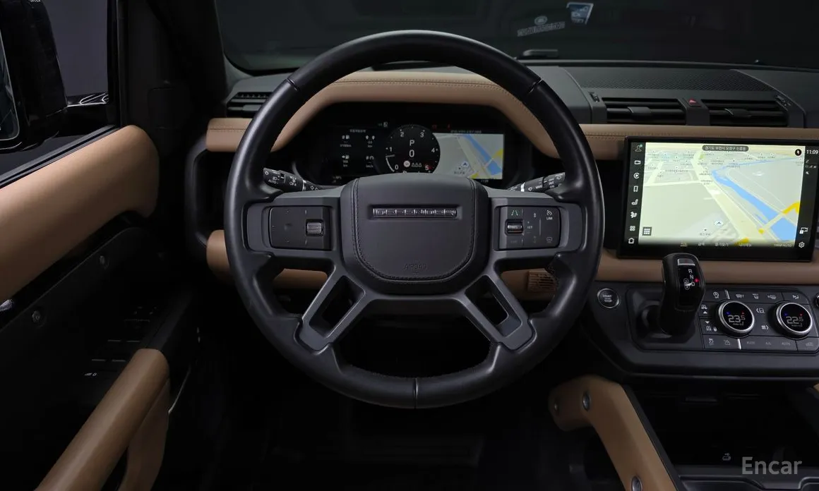 Photo 13 - Land Rover Defender