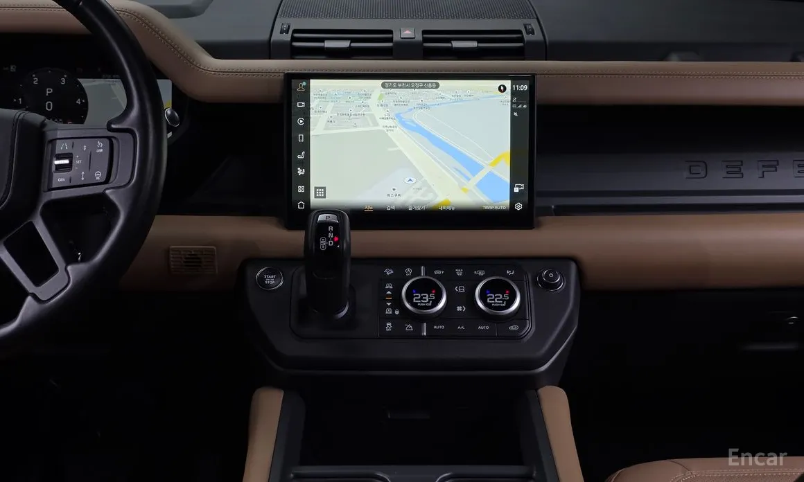 Photo 14 - Land Rover Defender