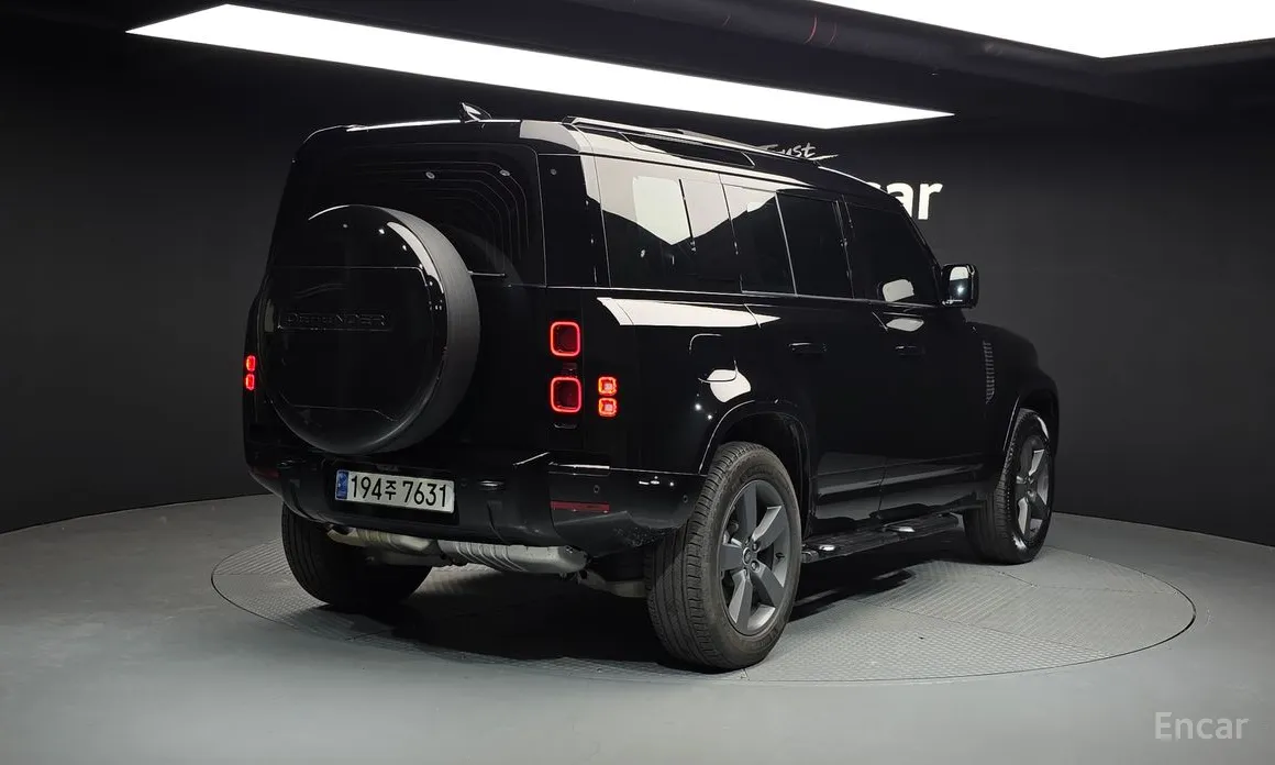 Photo 2 - Land Rover Defender