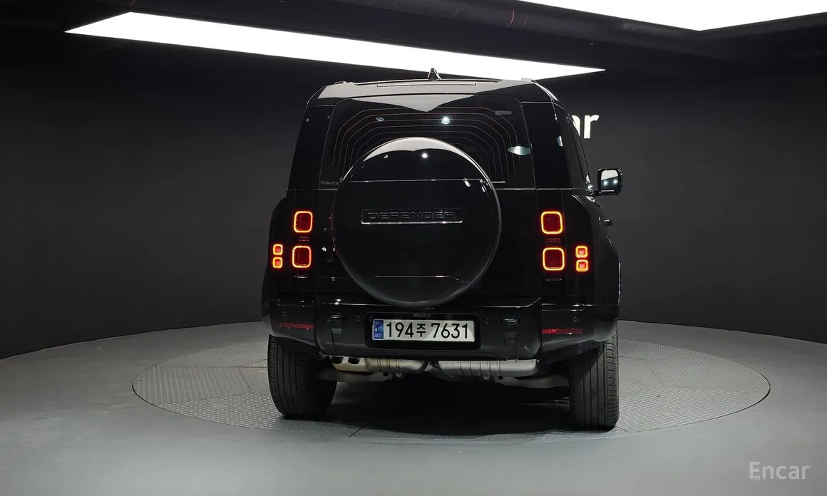 Photo 4 - Land Rover Defender