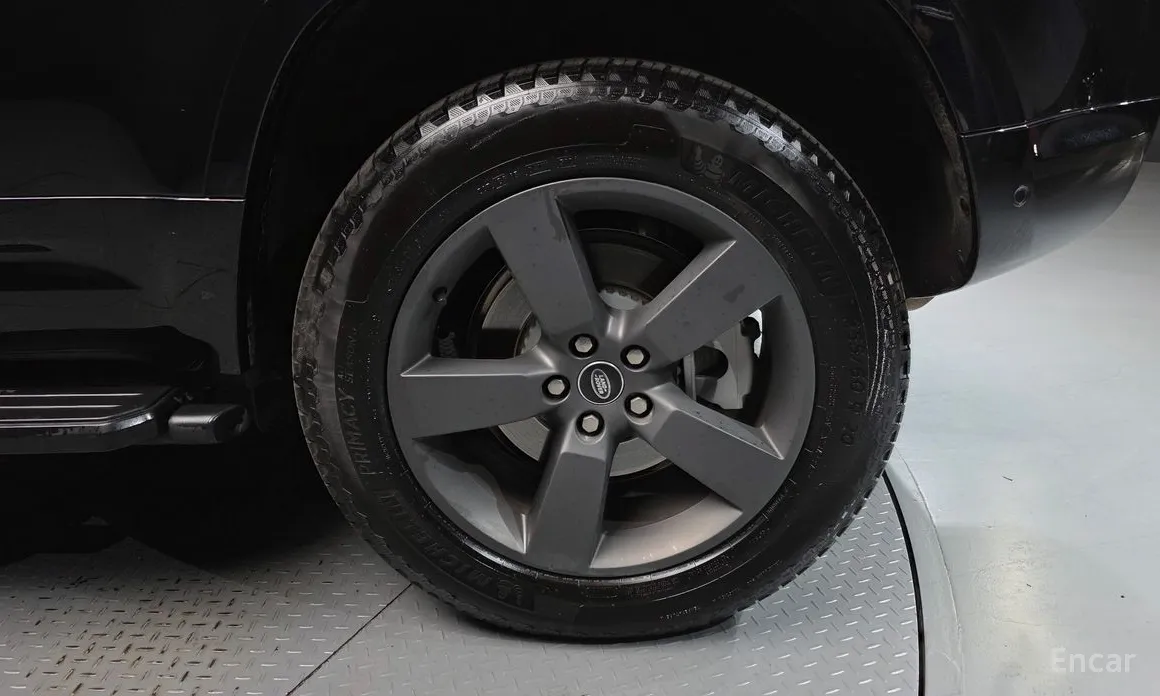 Photo 5 - Land Rover Defender