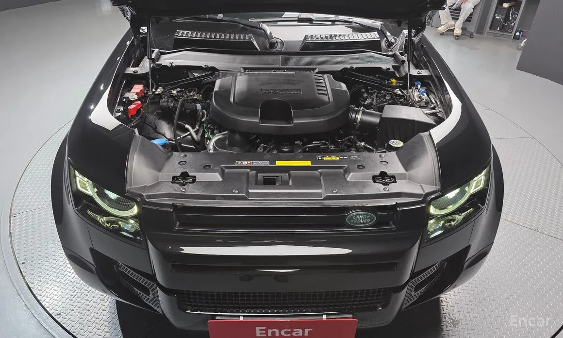 Photo 6 - Land Rover Defender