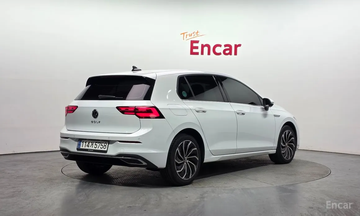 Photo 2 - Volkswagen Golf