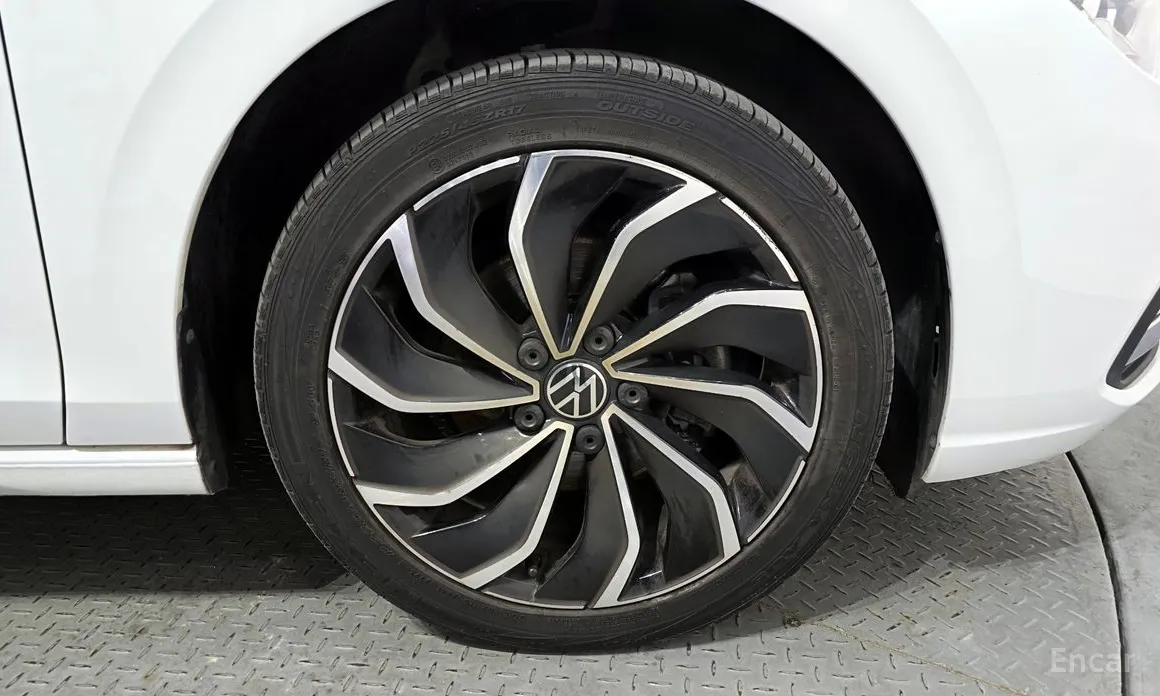 Photo 5 - Volkswagen Golf