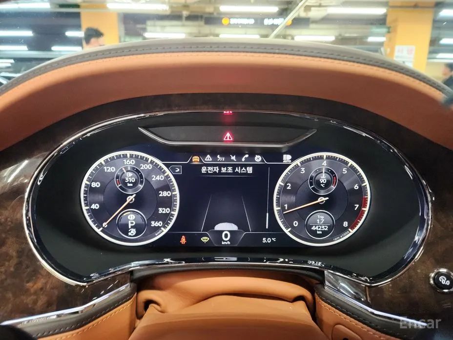 Фото 12 - Bentley Flying Spur