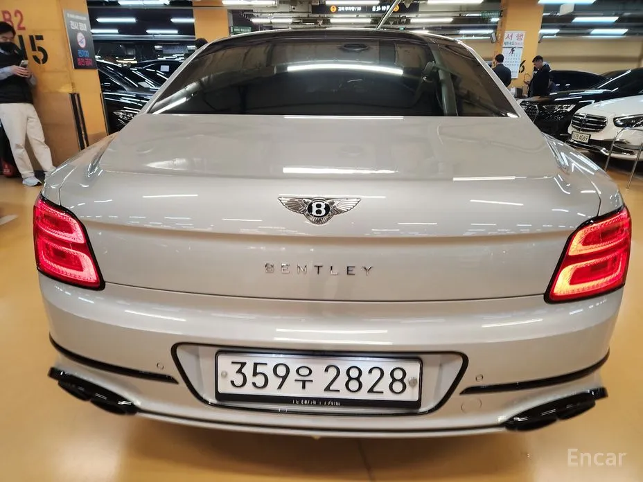 Фото 5 - Bentley Flying Spur