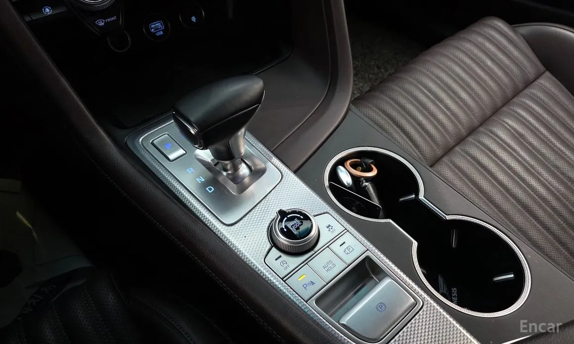 Фото 9 - Genesis G70