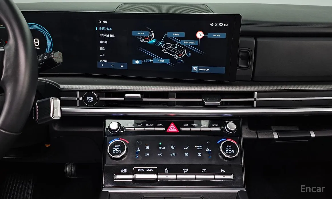 Photo 18 - Hyundai Santa Fe