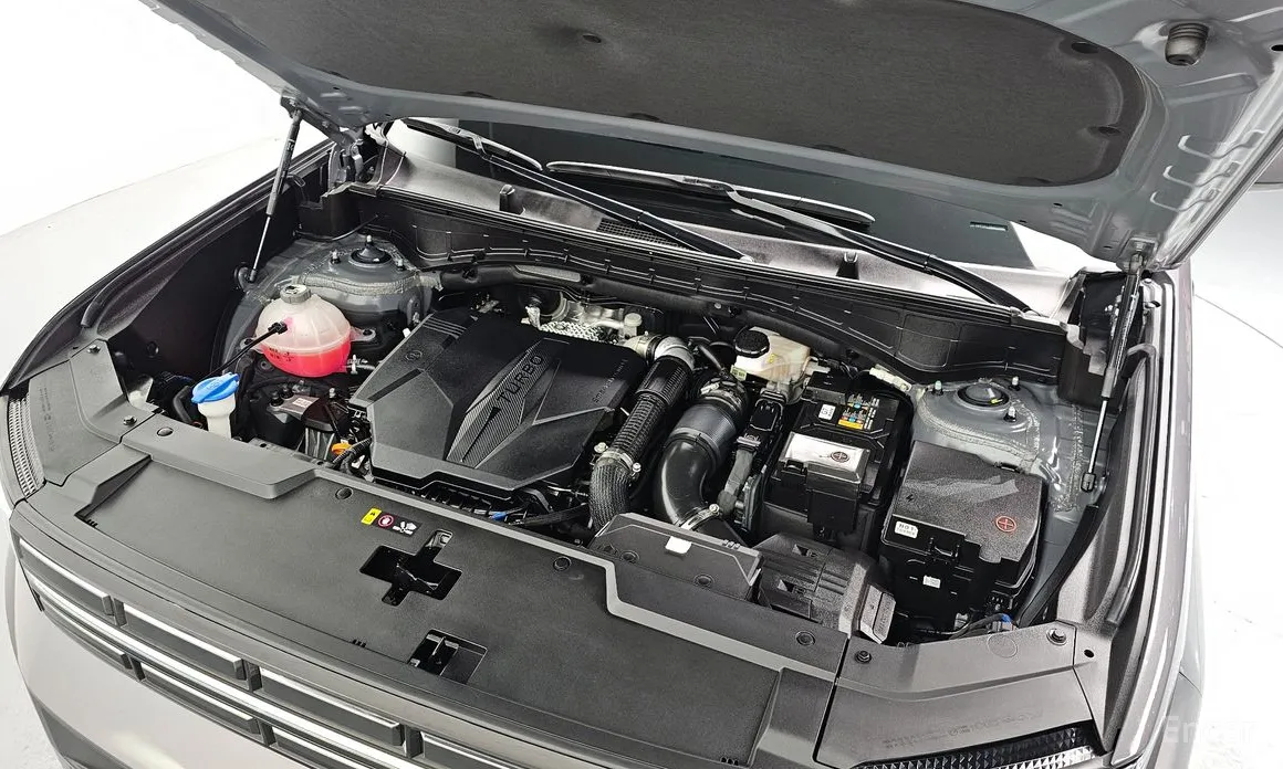 Photo 6 - Hyundai Santa Fe