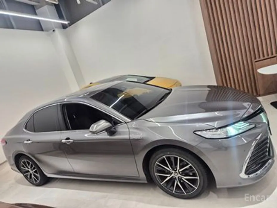 Фото 12 - Toyota Camry