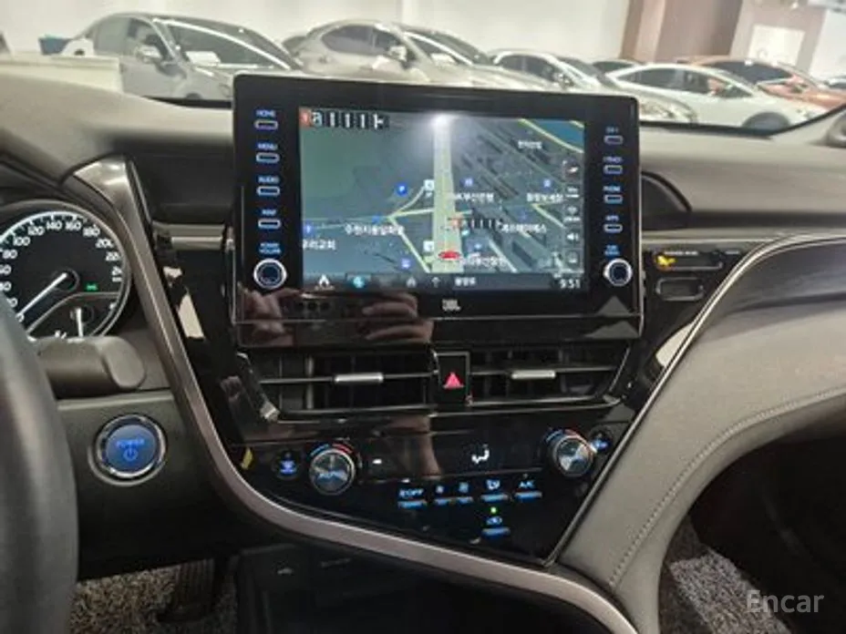 Фото 16 - Toyota Camry